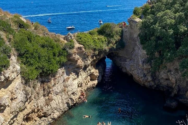 Sorrento Coast Sightseeing Shared Boat Tour — photo 3